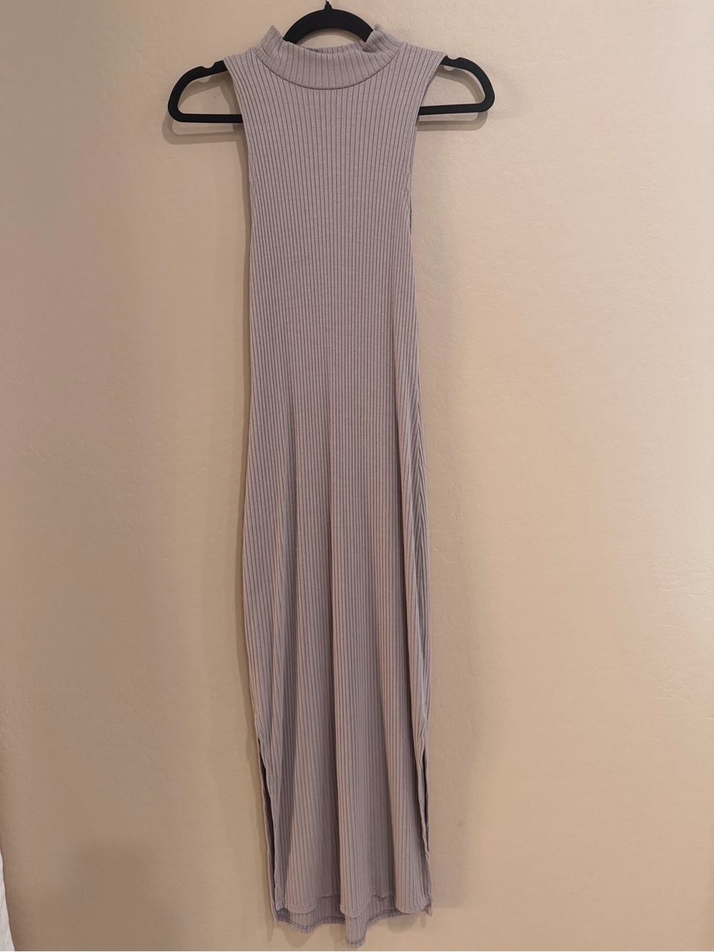 Sleeveless Ribbed Midi Dress in taupe